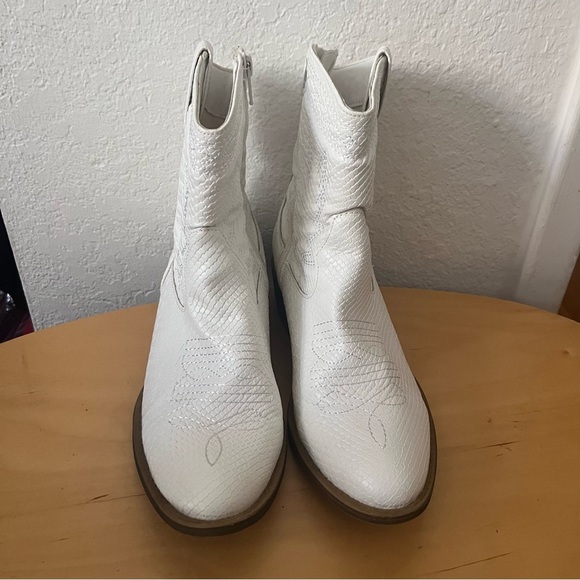 Cowboy Boots Coconuts by Matisse Pistol Western White Booties Women’s 6.5 - Picture 5 of 13